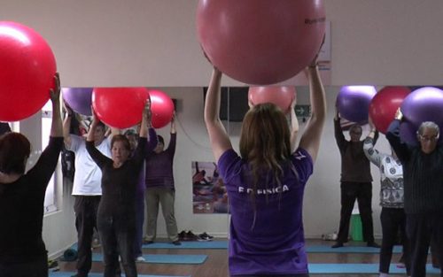 Mis Mejores Años: Taller de Pilates mantiene en forma a Adultos Mayores de Colina