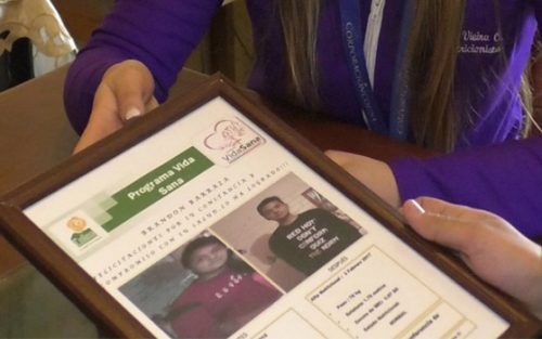 Programa “Vida Sana” premia a Brandon Barraza como “Paciente Estrella»