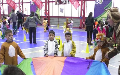 Niños de Colina disfrutaron con la «Jungla Activa» del IND en Gimnasio Municipal