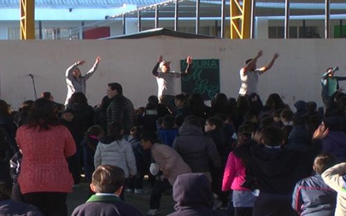«Recreos Activos» hacen bailar a los alumnos de Colina para mejorar su salud y bienestar físico