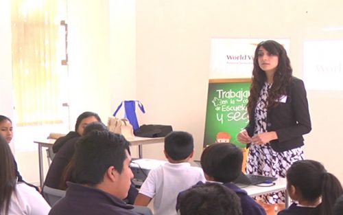 Estudiantes de Liceo Peldehue de Colina reciben charla contra el bullying