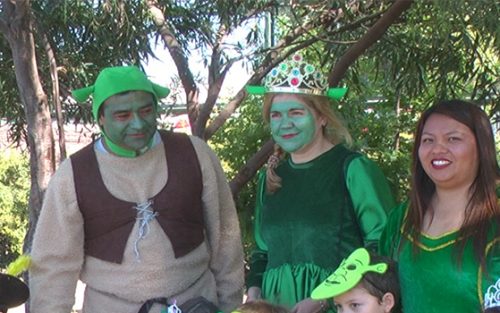 Educadoras de Párvulos de Colina celebran su día con carros alegóricos y disfraces