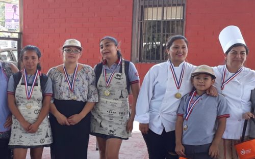 Programa «Escuelas Saludables» visita a la Escuela San Viciente de Lo Arcaya junto a la competencia «Mini Master Chef»
