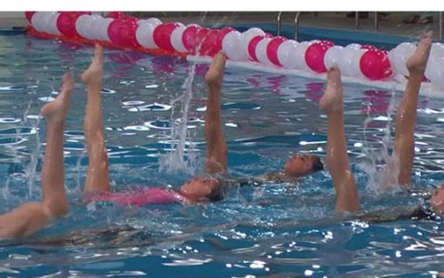 Alumnas del taller de Nado Sincronizado de Colina sorprenden con espectacular presentación