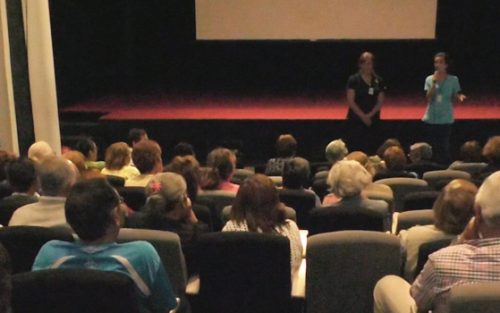 Adultos Mayores de Colina disfrutaron de la 2da jornada del ciclo de cine en Centro Cultural