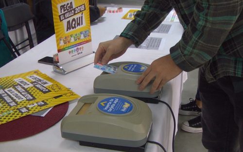 ALUMNOS DE COLINA REVALIDARON TARJETA NACIONAL ESTUDIANTIL