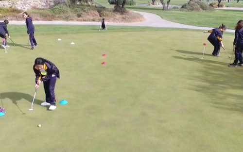 Estudiantes Colegio Algarrobal de Colina disfrutan de taller de golf