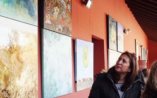 Exposición al aire libre lidera muestra de arte en el Centro Cultural de Colina