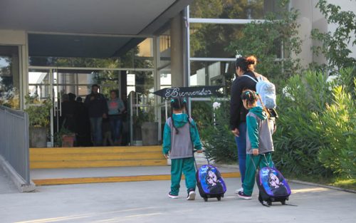Más de 13.000 alumnos regresan a las aulas de clase en las escuelas y liceos municipales