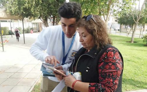 EN LOS CESFAM Y EL SAR COLINA INICIÓ CAMPAÑA INFORMATIVA SOBRE NUEVA APP DE LA FARMACIA COMUNAL