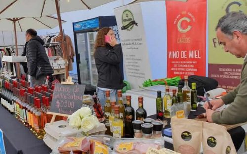 CON LA PARTICIPACIÓN DE 70 EMPRENDEDORES SE REALIZÓ LA PRIMERA FERIA CHICUREO EMPRENDE, “ESPECIAL DÍA DEL PADRE”