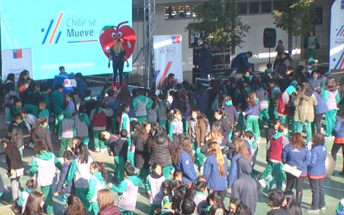 CIENTOS DE NIÑOS VIVIERON EL DEPORTE EN LA ESCUELA SANTA TERESA DEL CARMELO