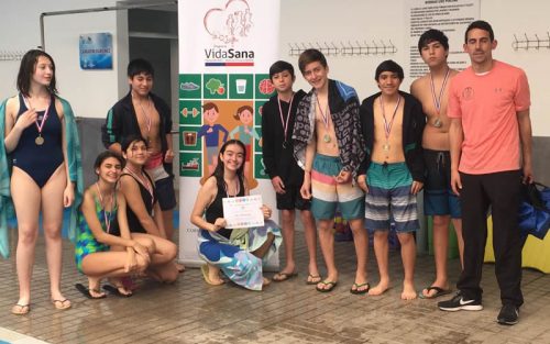 ESTUDIANTES DEL BICENTENARIO Y DEL INSTITUTO CHACABUCO GANARON EL 8VO INTERESCOLAR DE NATACIÓN