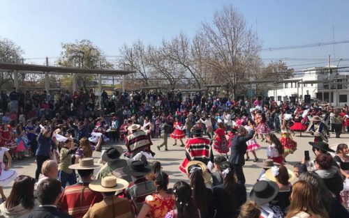 10º Encuentro de cueca “Bailo Porque Soy Chileno” hizo vibrar la plaza de Armas de Colina