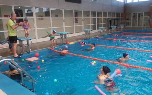 Niños de jardines infantiles disfrutaron de una semana de piscina en el Spa San Miguel