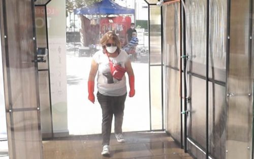 Instalados túneles sanitizadores en CESFAM Colina, CESFAM Esmeralda y SAR