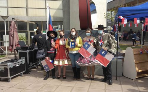 Alumnos de Colina participan del tradicional encuentro de cueca “Bailo Porque Soy Chileno”