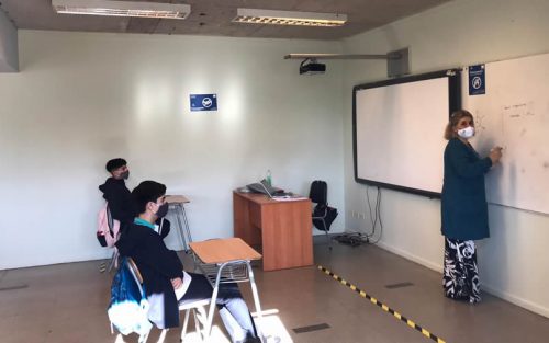 Cuartos medios de seis liceos municipales volvieron a clases voluntarias presenciales