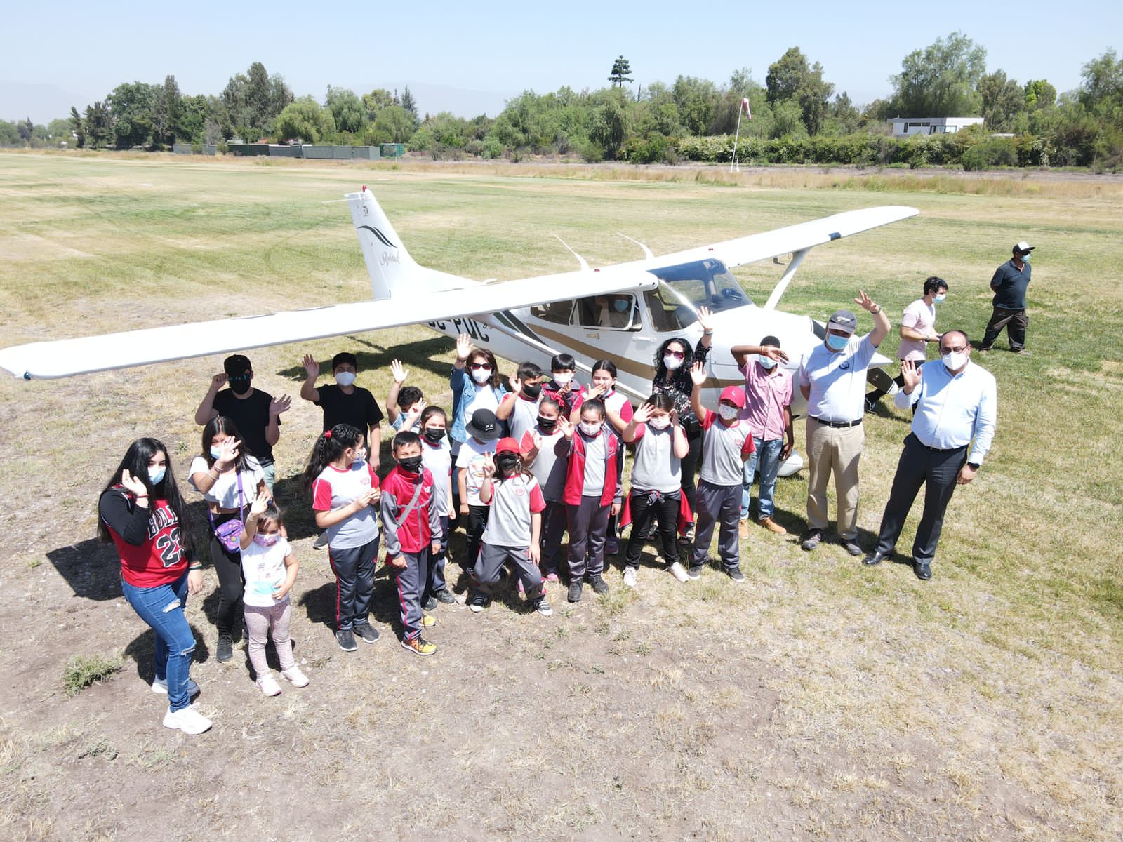 EstudiantesDeEscuelasMunicipalesDisfrutaronDeLaPrimeraSesiónDelProgramaVuelosPopulares