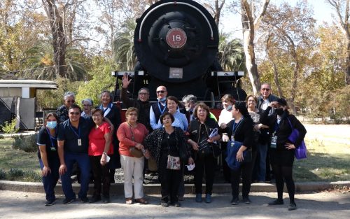 UN PASEO PARA RECORDAR, PARTICIPANTES DEL CENTRO DIA MIS MEJORES AÑOS VISITARON EL CASCO HISTÓRICO DE SANTIAGO