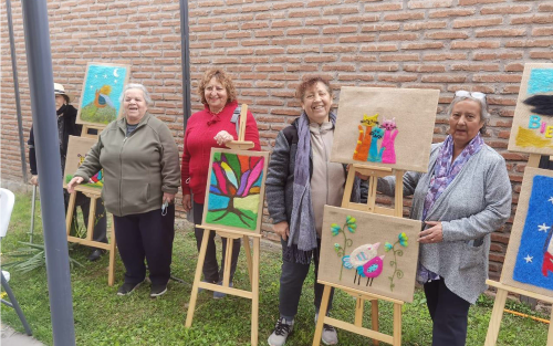 TALLER “VELLÓN AVANZADO” REALIZA DONACIÓN DE CUADROS AL CEDI