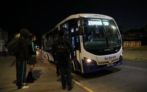 Más de 7 mil estudiantes llegan a clases gracias a los buses de acercamiento de la Corporación Municipal de Colina