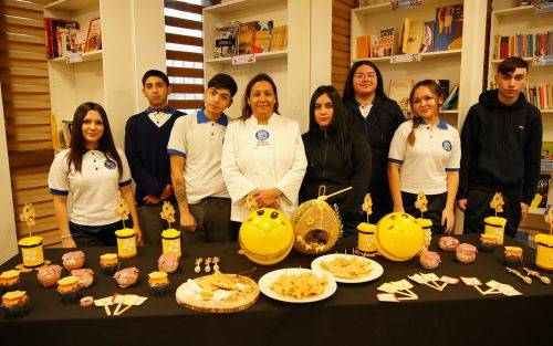 ESTUDIANTES DE  INSTITUTO SAN MIGUEL SORPRENDEN CON PREPARACIONES ELABORADAS CON MIEL EN MUESTRA GASTRONÓMICA 