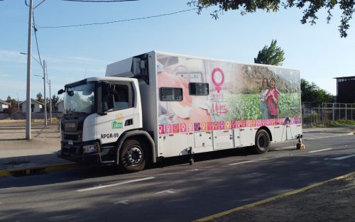 Más de 240 atenciones mensuales, el Móvil integral de la Mujer marca un hito en la salud preventiva de Colina