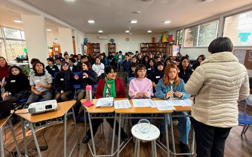 Primer Campeonato Comunal de Spelling Bee en Colina reunió a siete establecimientos educacionales