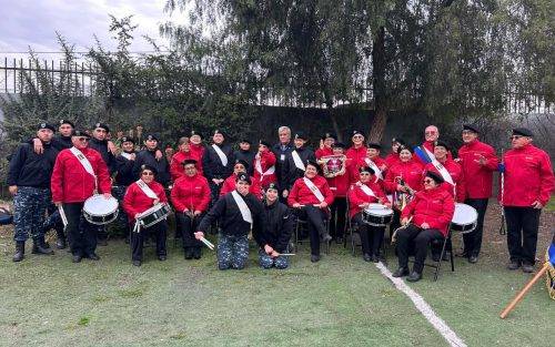 “CORAZONES VALIENTES”: BANDA DE GUERRA DE PERSONAS MAYORES EMOCIONA EN ENCUENTRO DE BANDAS