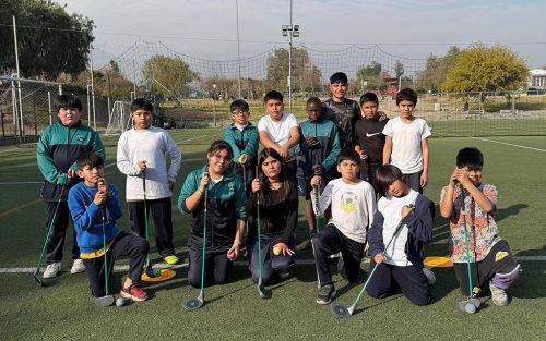 Más de 40 estudiantes de Colina aprenden golf en Parque San Miguel