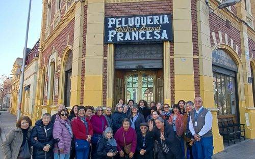 35 adultos mayores de Colina vivieron un viaje cultural por la historia de Santiago