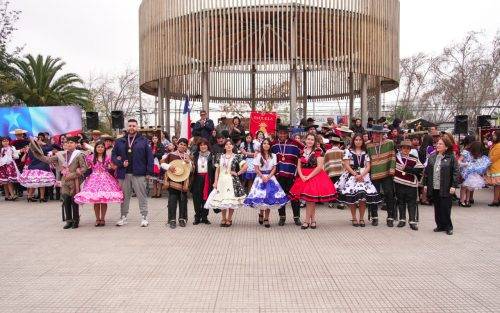 MÁS DE 600 ALUMNOS DAN INICIO AL MES DE LA PATRIA EN LA XVI VERSIÓN DE “BAILO PORQUE SOY CHILENO”