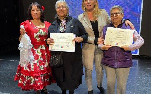 Tres agrupaciones de adultos mayores de Colina reciben Fondo Nacional del Adulto Mayor