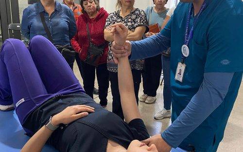 PERSONAS CUIDADORAS DE COLINA SE CAPACITARON EN TALLER DE MANEJO KINÉSICO DOMICILIARIO