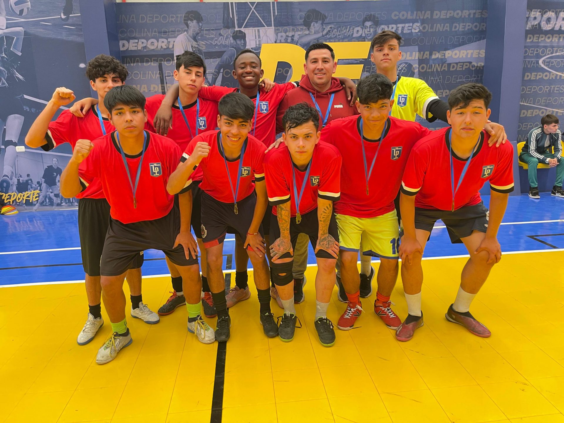 CAMPEÓN INDISCUTIDO: LICEO PELDEHUE REPRESENTARÁ A COLINA EN PROVINCIAL DE FUTSAL liceo peldehue campeon
