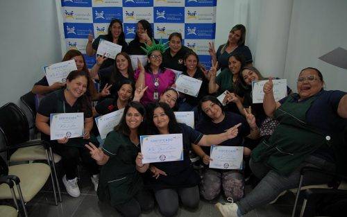 16 EDUCADORAS FINALIZAN PROYECTO DE INGLÉS EN LA BIBLIOTECA CENTRO LECTOR COLINA