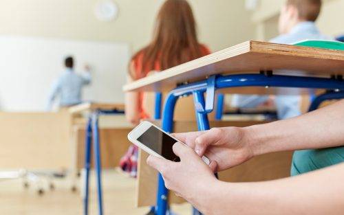 Corporación Colina implementa protocolo de inicio de clases sin celulares en cumplimiento de la nueva Ley 21.801