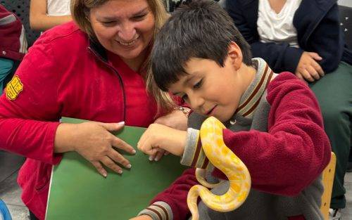 Estudiantes de Colina aprenden sobre el cuidado animal en jornada educativa en la Clínica Dental Escolar