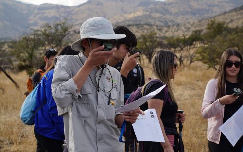 Estudiantes del Liceo Bicentenario Chacabuco fortalecen habilidades en taller de navegación con brújula
