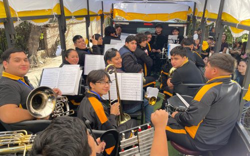 Tradición viva en Colina: estudiantes de la Escuela de Música son parte del Cuasimodo más grande de Chile